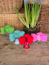 Afbeelding in Gallery-weergave laden, strik eierdopjes / bow egg copies
