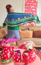 Load image into Gallery viewer, Omslagdoek crochet shawl
