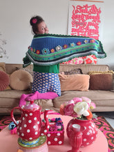 Load image into Gallery viewer, Omslagdoek crochet shawl
