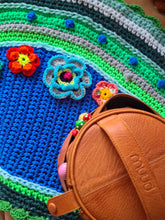 Load image into Gallery viewer, Omslagdoek crochet shawl
