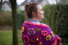 Cargar imagen en el visor de la galería, Crochet shawl polleviewrap for sale alpaca mohair silk purple nr24
