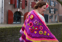 Cargar imagen en el visor de la galería, Crochet shawl wrap fro sale mohair silk alpaca by pollevie nr4
