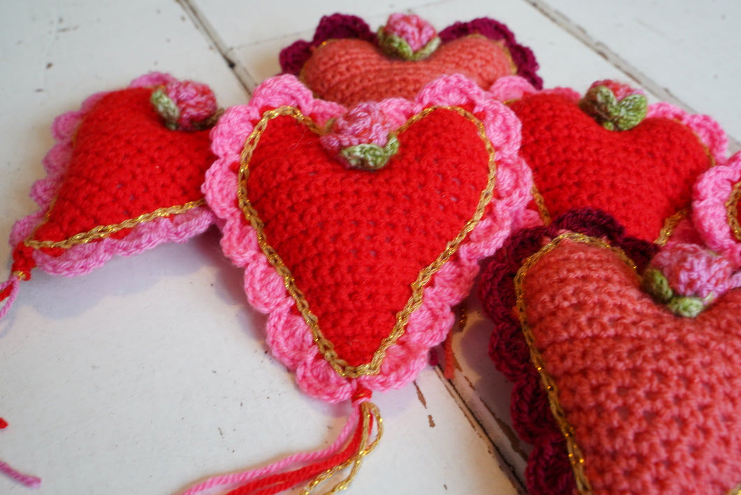 Crochet pattern Heartpendant by Pollevie (Uk terms)